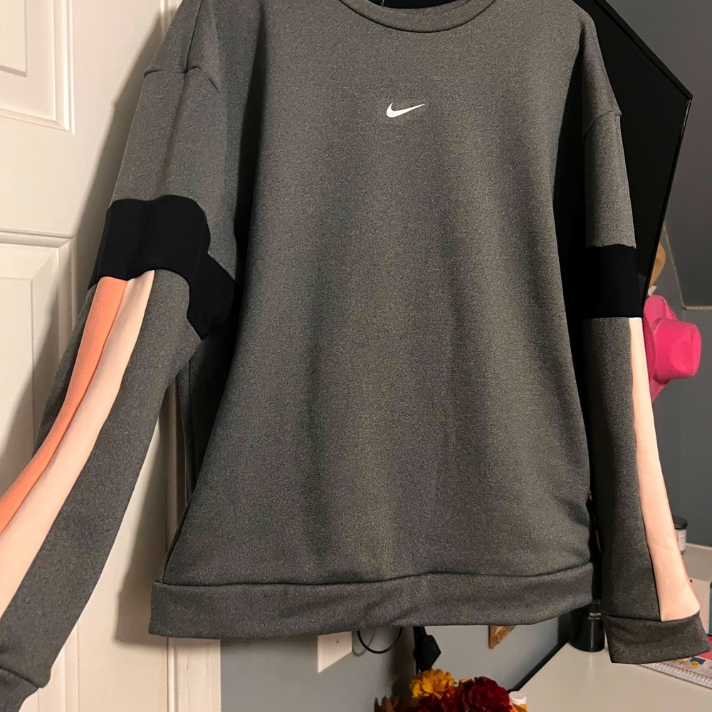 NIKE SWEATSHIRT!!